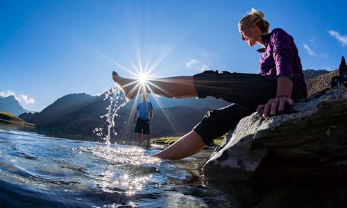 Abkühlung im Gebirgssee